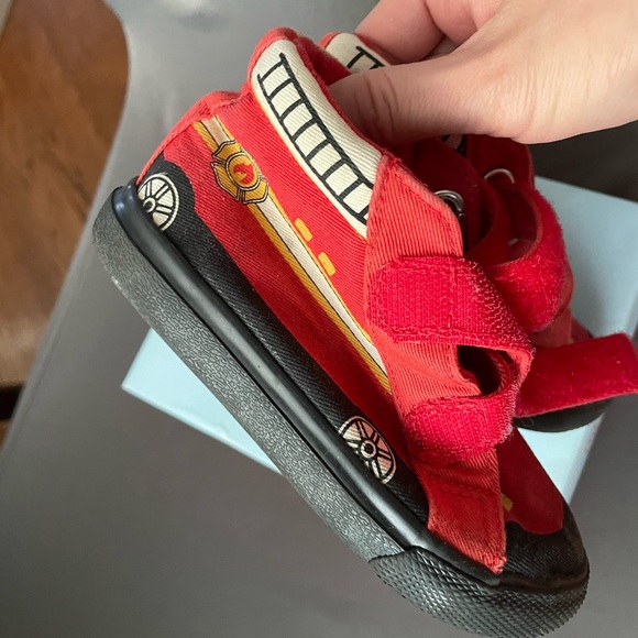 Cat & Jack Shoes Size 7 Cat And Jack Firetruck Hightop Sneakers